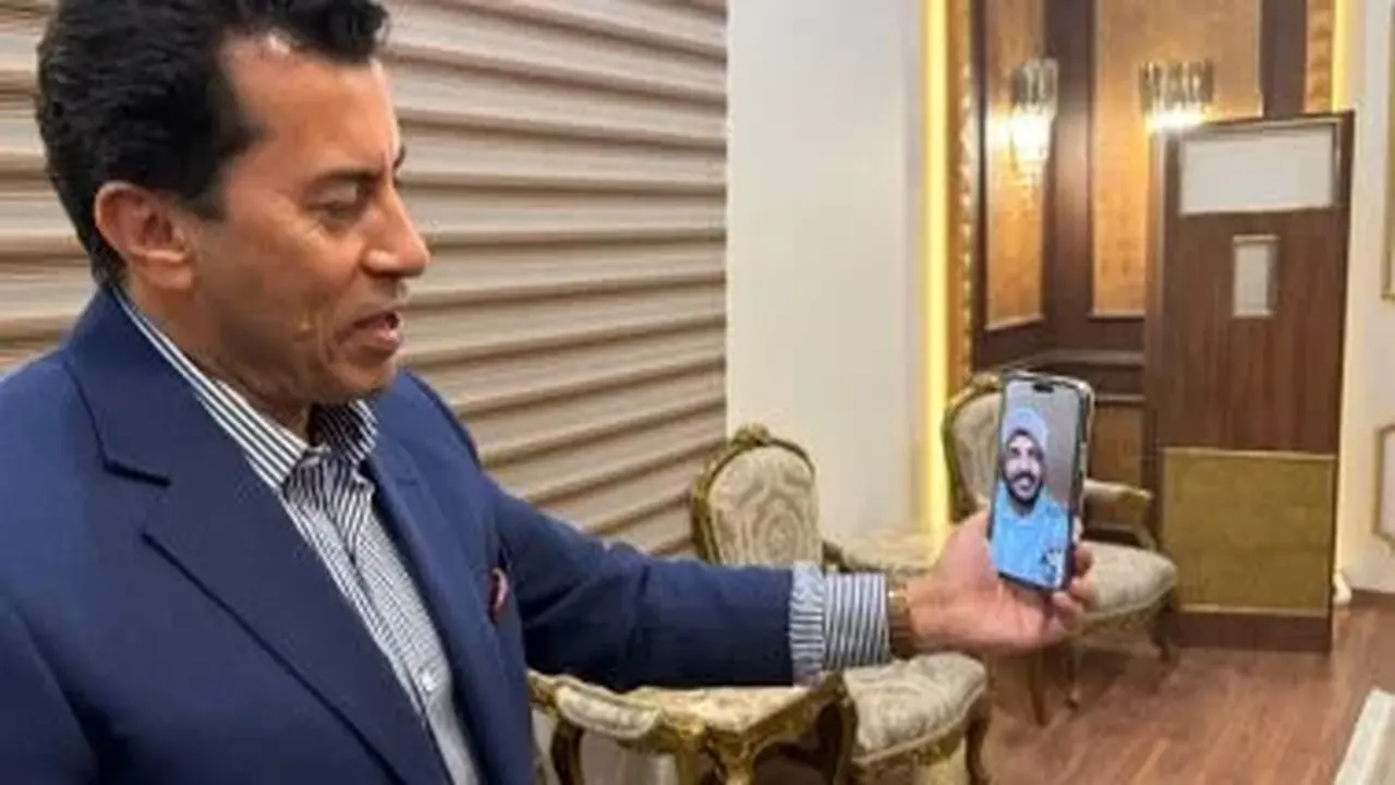 وزير الرياضة يتواصل عبر فيديو لاستئناف نشاط البطل الأولمبي كيشو بعد أزمته